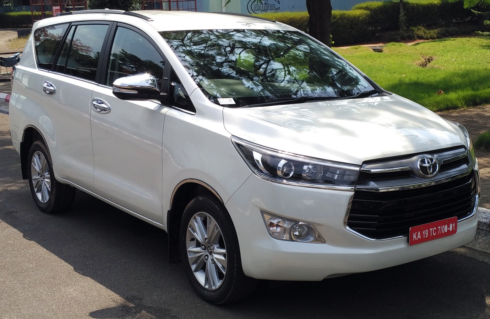Toyota Innova Crysta Luxury Captain SUV