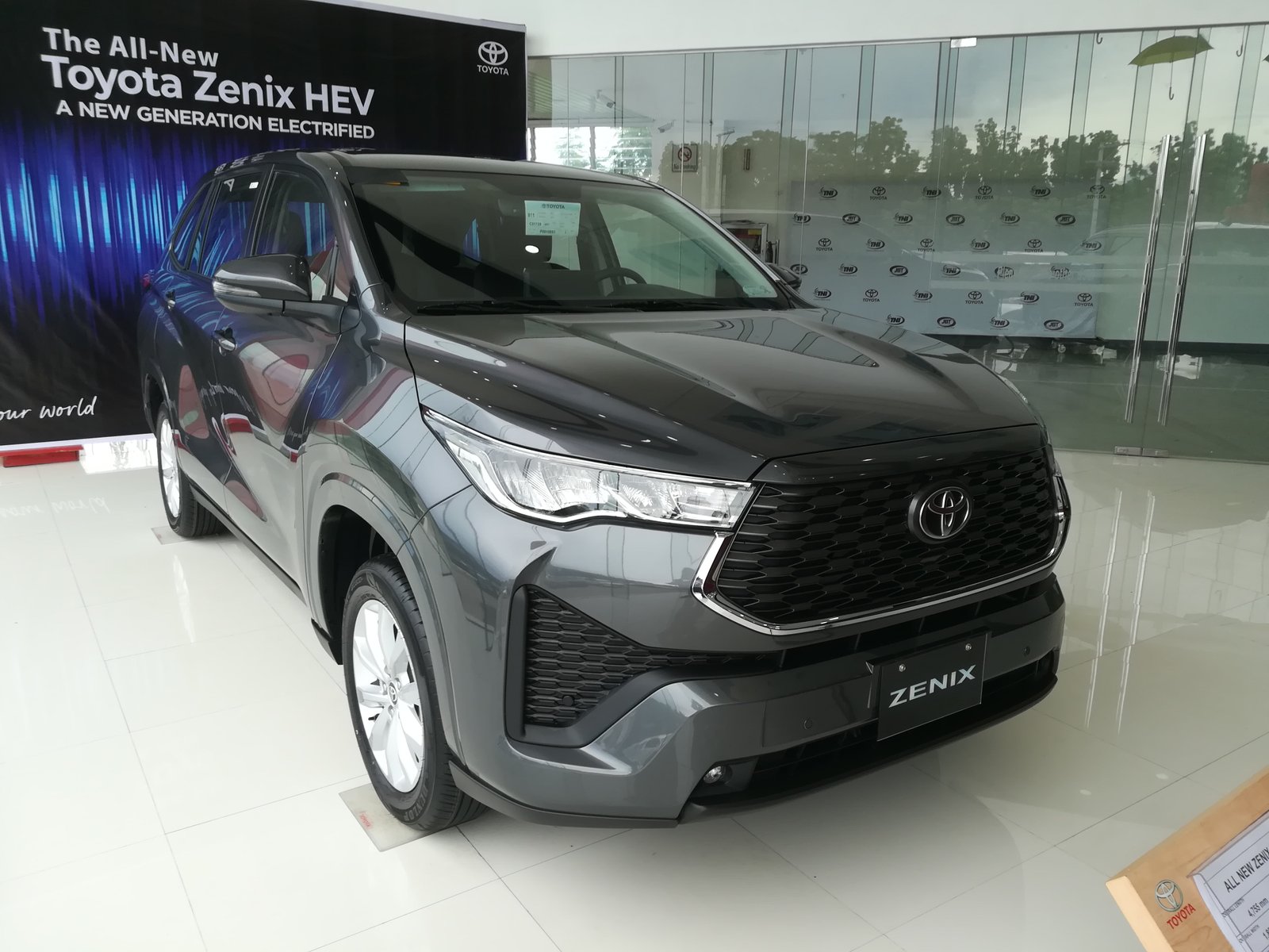 Toyota Innova Hycross Hybrid Luxury
